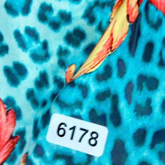 Chick me xlarge nwot 21-1/2 p2p 27” length vibrant colors button down - Picture 4 of 8